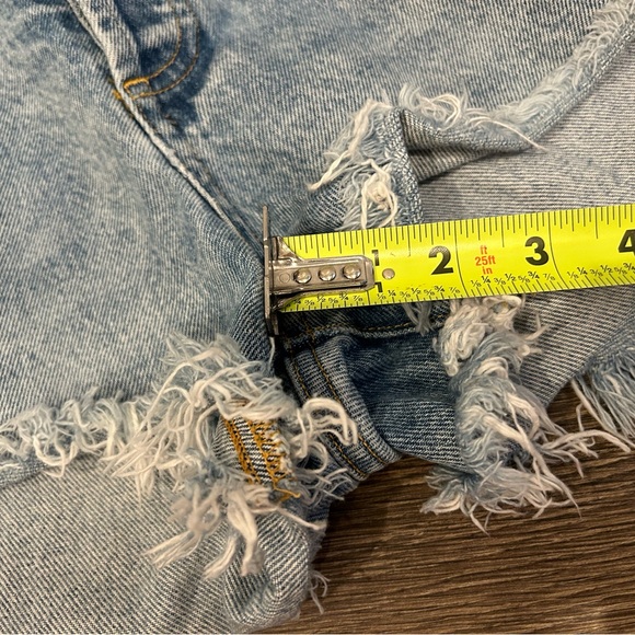 Agolde Parker Distressed Cutoff Jean Shorts Size 31 Color Swampmeet - Picture 2 of 8